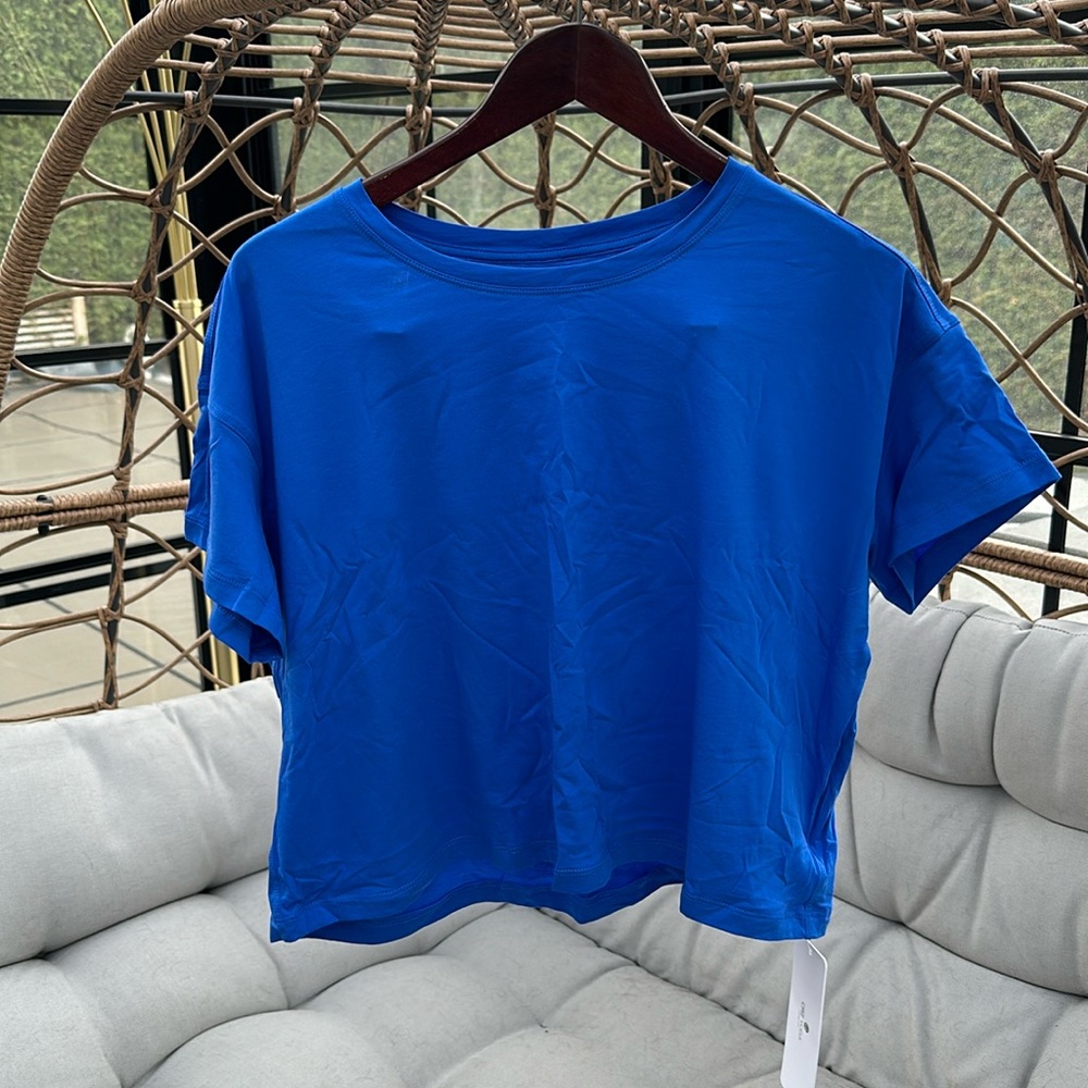 Crz Yoga cropped T-Shirt in size large. NWT